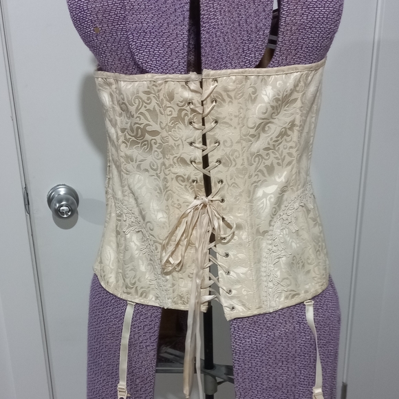 Cream Fashion Corset - Picture 2 of 5